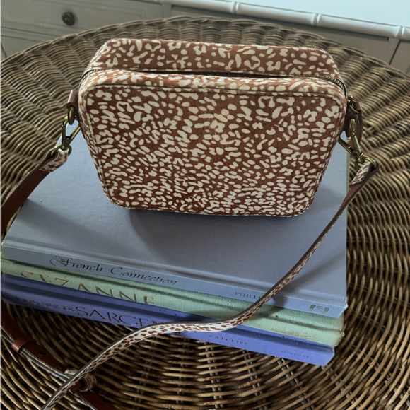Madewell The Transport Camera Bag Spotted Calf Hair Leather Cross Body - Picture 2 of 7